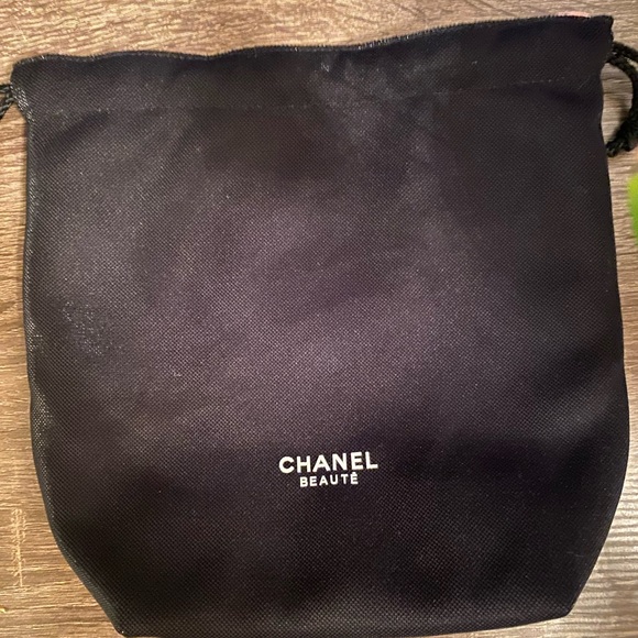 CHANEL Black Cosmetics/Make Up Bag - Picture 8 of 8